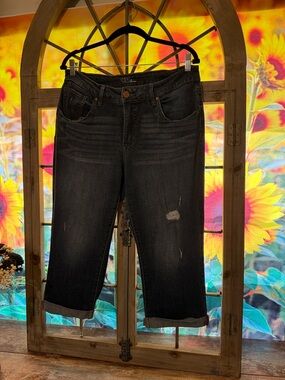 Time and Tru Mid-Rise Cropped Jeans